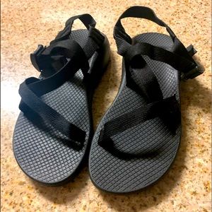 9W Black Chacos